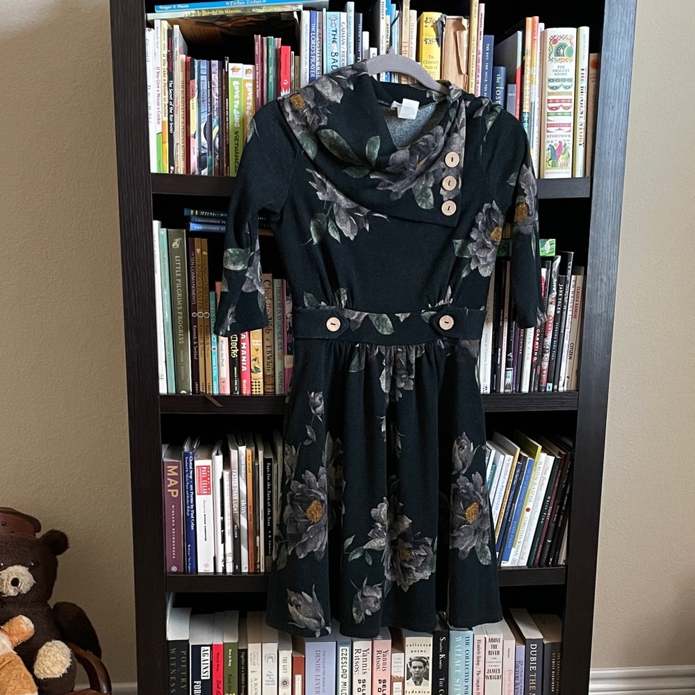 Floral Dark Gray Mini Dress with Collar and Button Accents